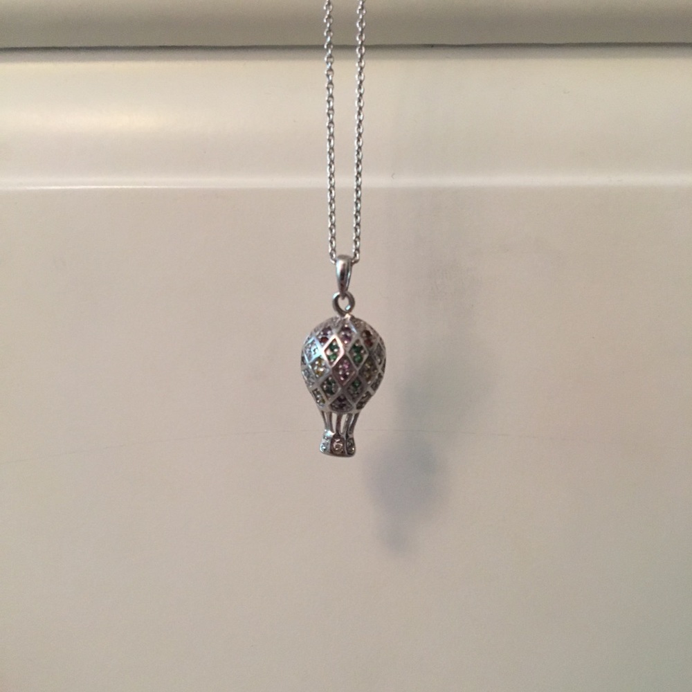 Air balloon pendant necklace